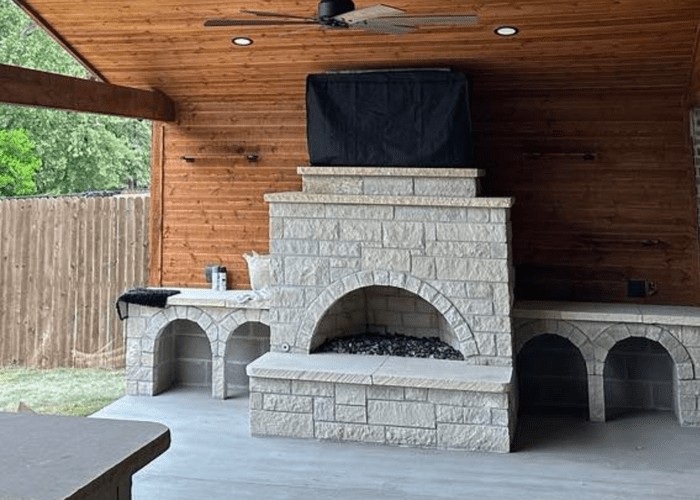 Fire Pits & Fireplaces
